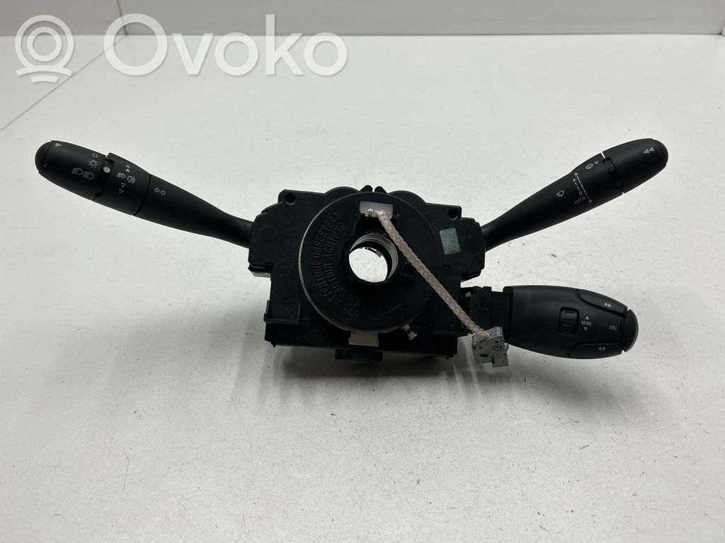 Peugeot 607 Interruptor/palanca de limpiador de luz de giro 