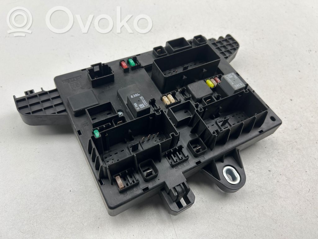 Opel Astra J Ramka / Moduł bezpieczników 