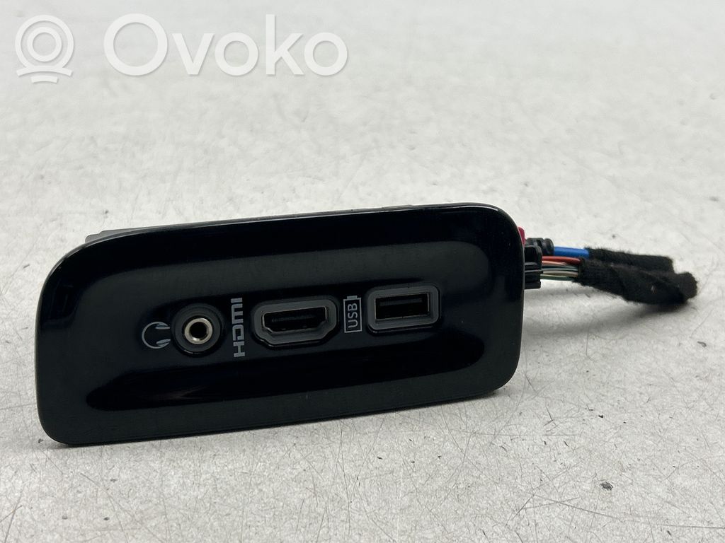 Chrysler Pacifica USB socket connector 