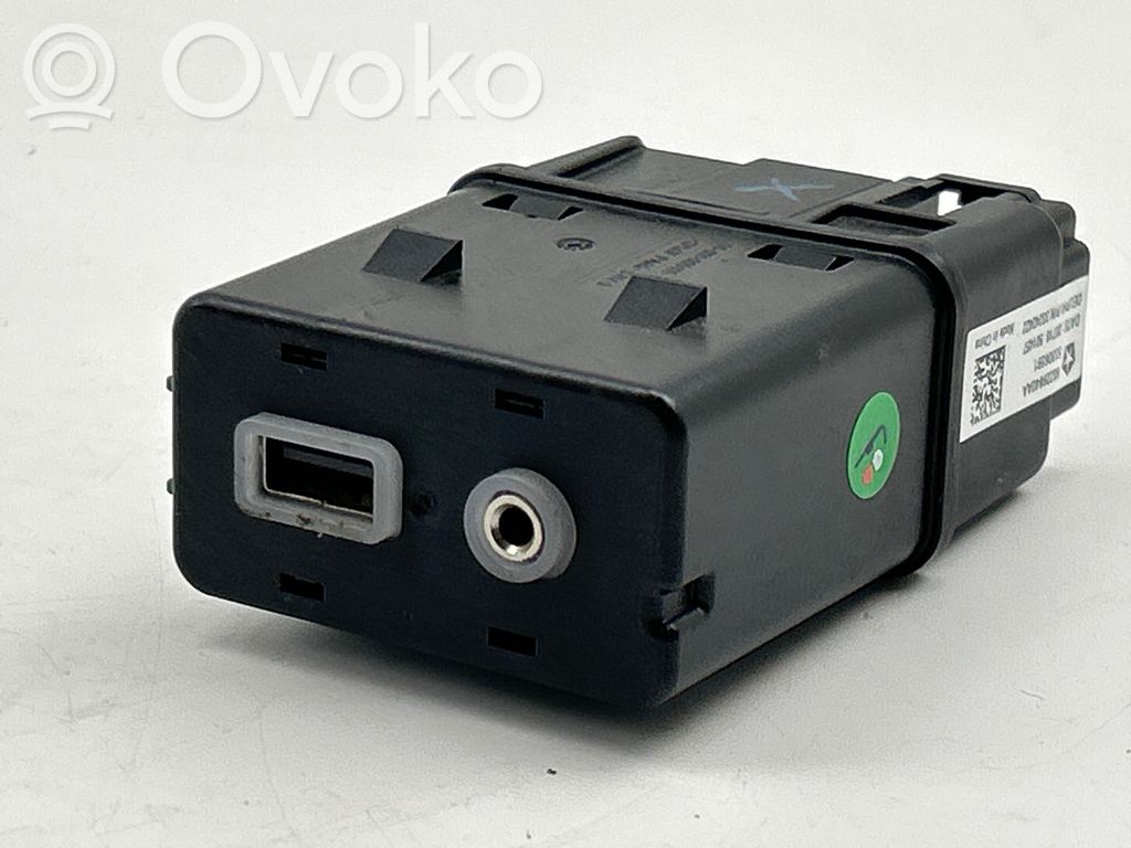 USB jungtis   68229840AA,53306591,20718501457,33242422