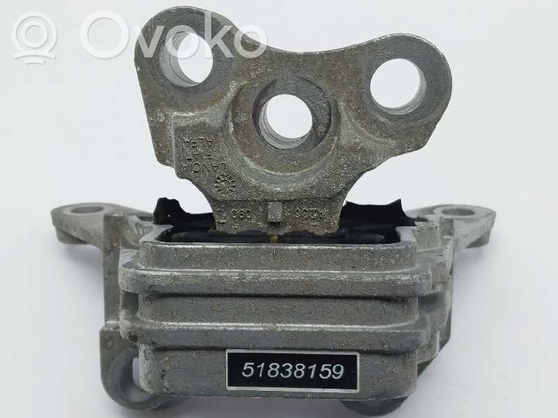 Engine mount bracket   51838159