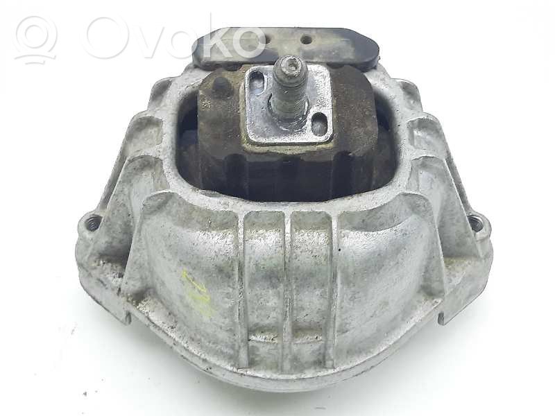 Engine mount bracket   676879903
