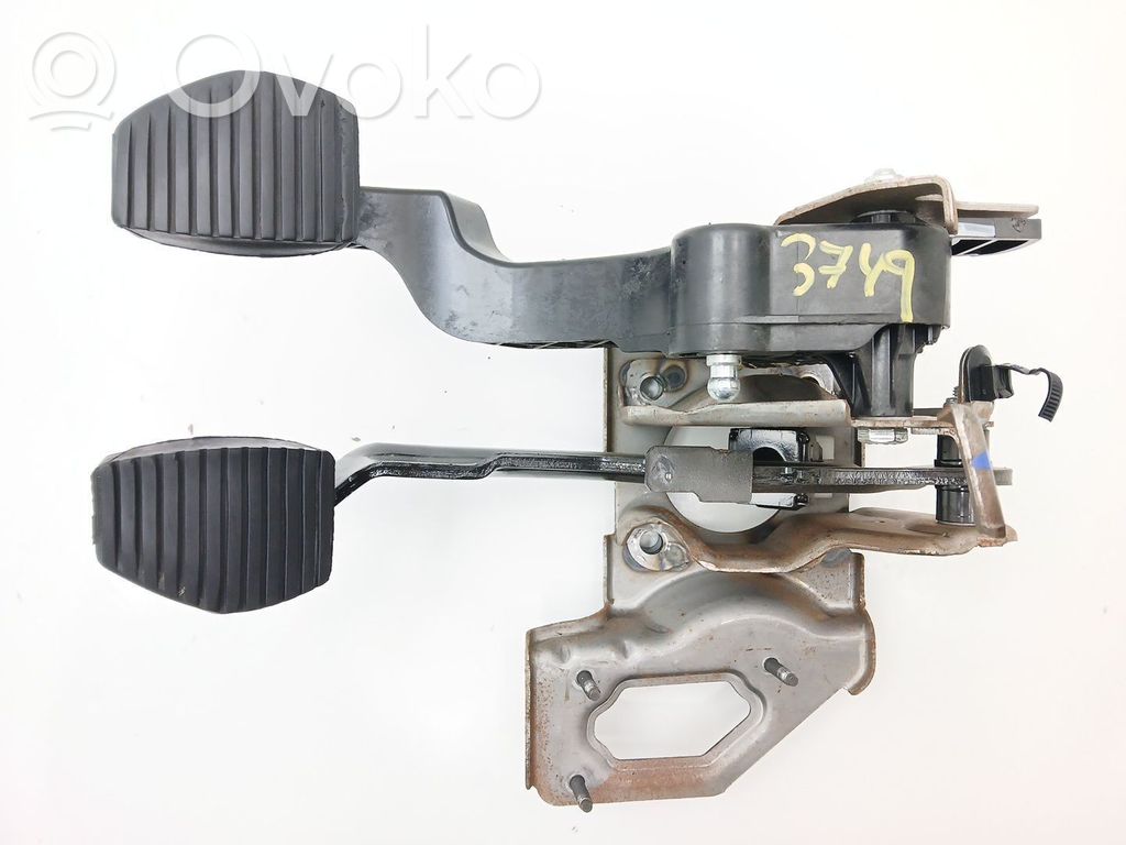 Peugeot 2008 I Brake pedal 