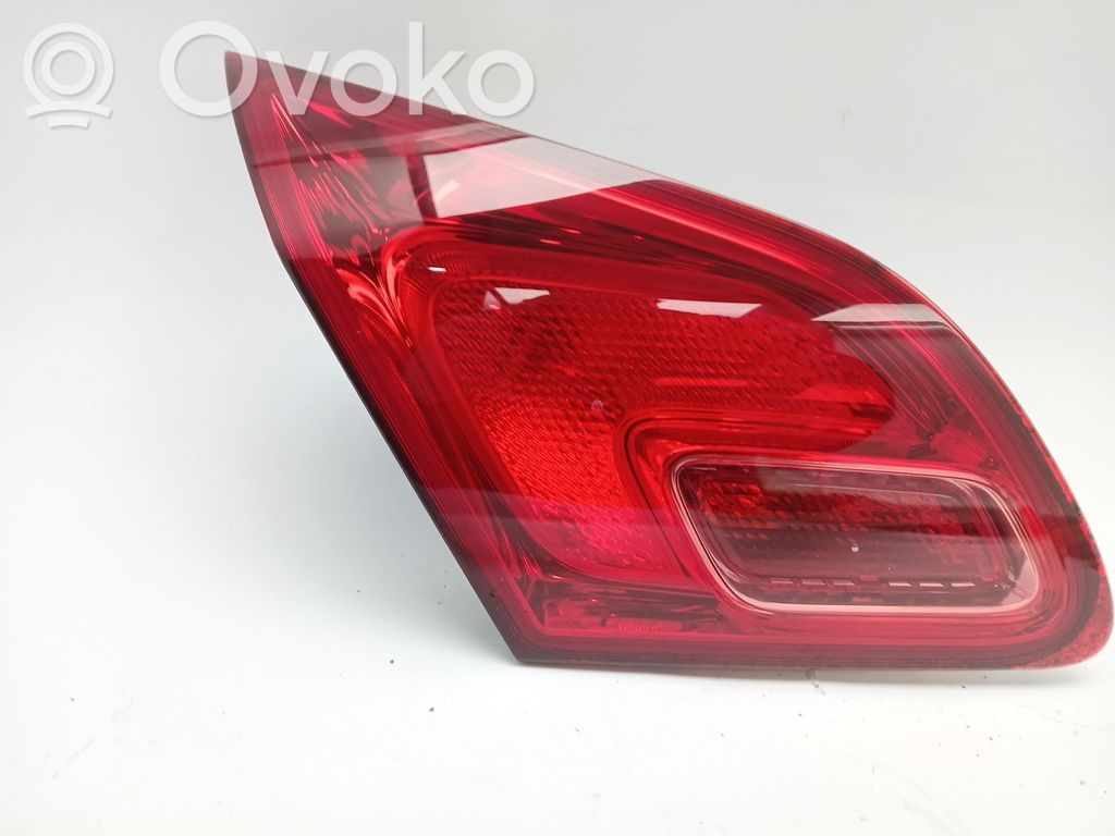 Opel Astra H Aizmugurējais lukturis virsbūvē 