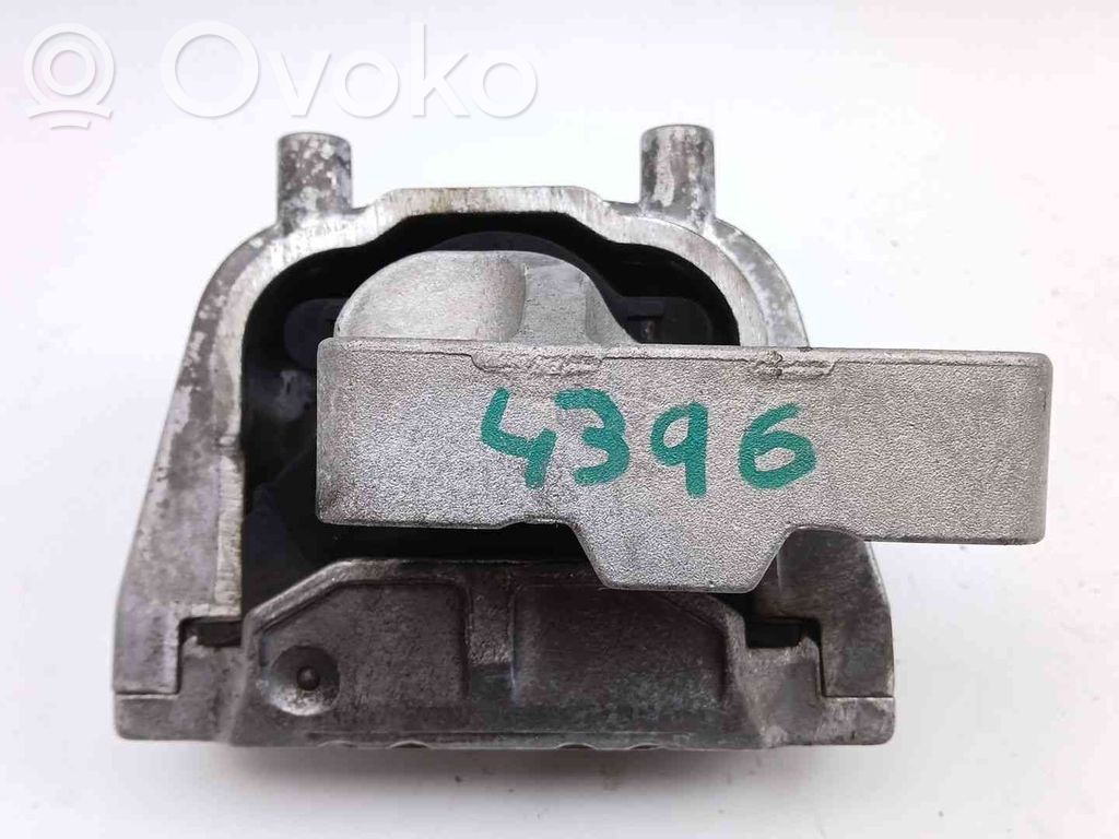Engine mount bracket   5N0199262E