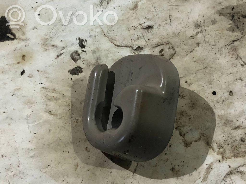 Parcel shelf load cover mount bracket   8232574