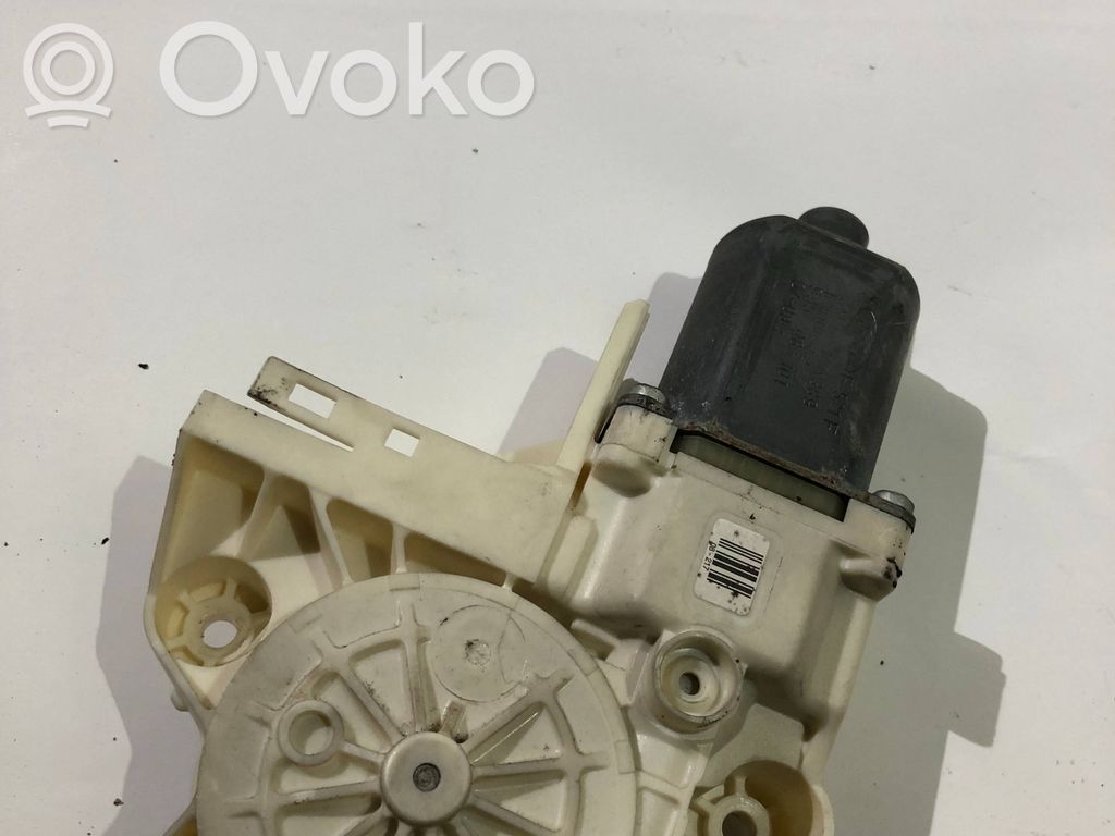 Silnik regulatora szyby drzwi przednich   521B,995208101,4M5T14A389