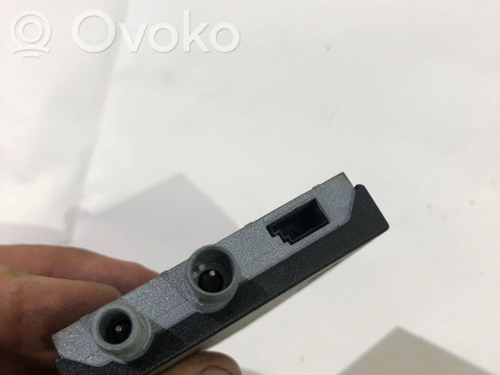 BMW 7 E38 Antenos stiprintuvas 