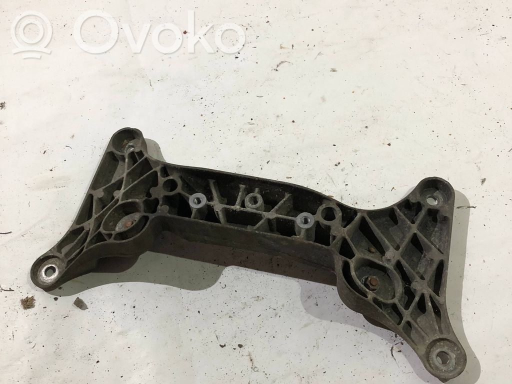 BMW 7 E38 Engine mounting bracket 