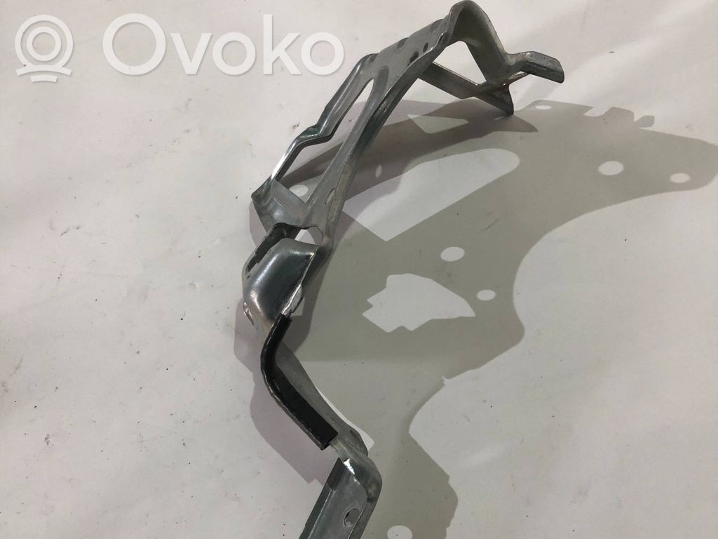 Front door exterior handle/bracket   7066041