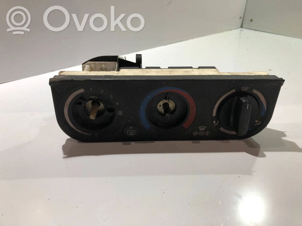 BMW 3 E36 Climate control unit 