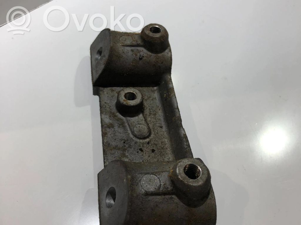 Land Rover Range Rover Sport L320 Engine mounting bracket 