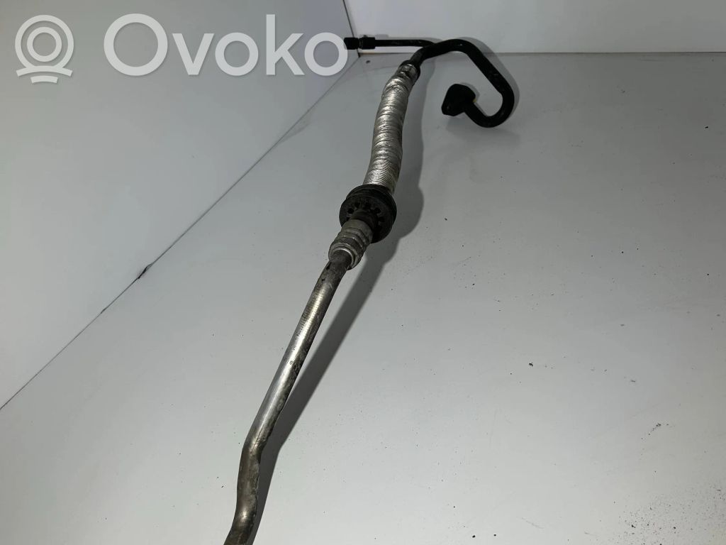 BMW 5 E39 Ilmastointilaitteen putki (A/C) 