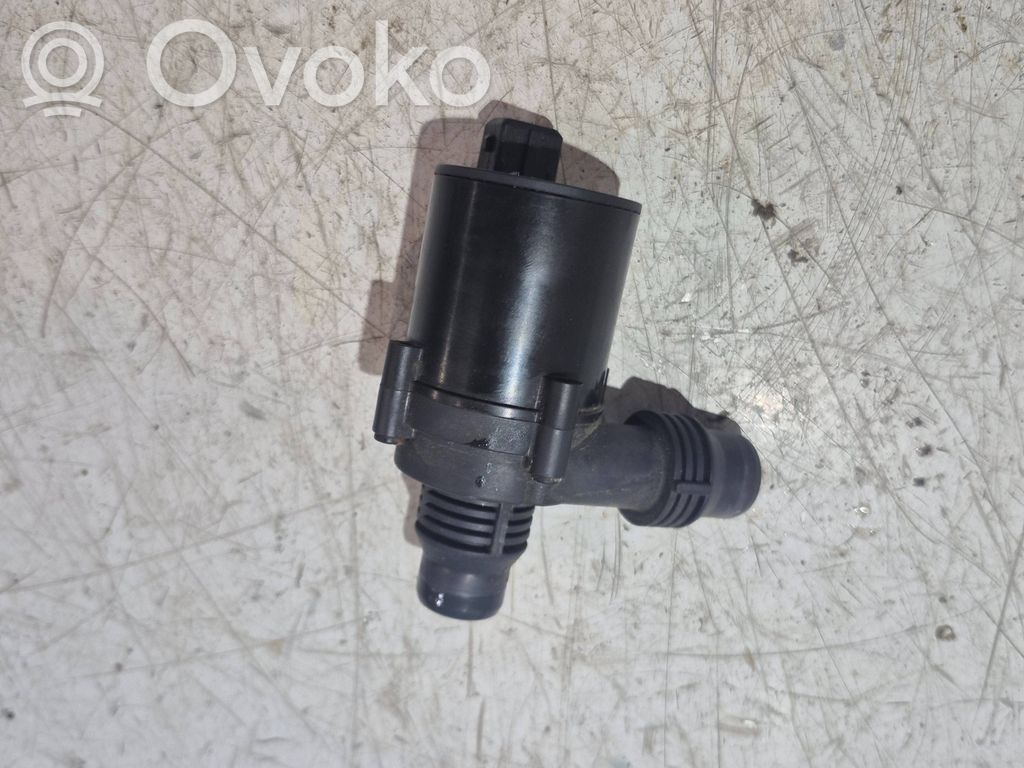 BMW 5 E39 Pompa cyrkulacji / obiegu wody 