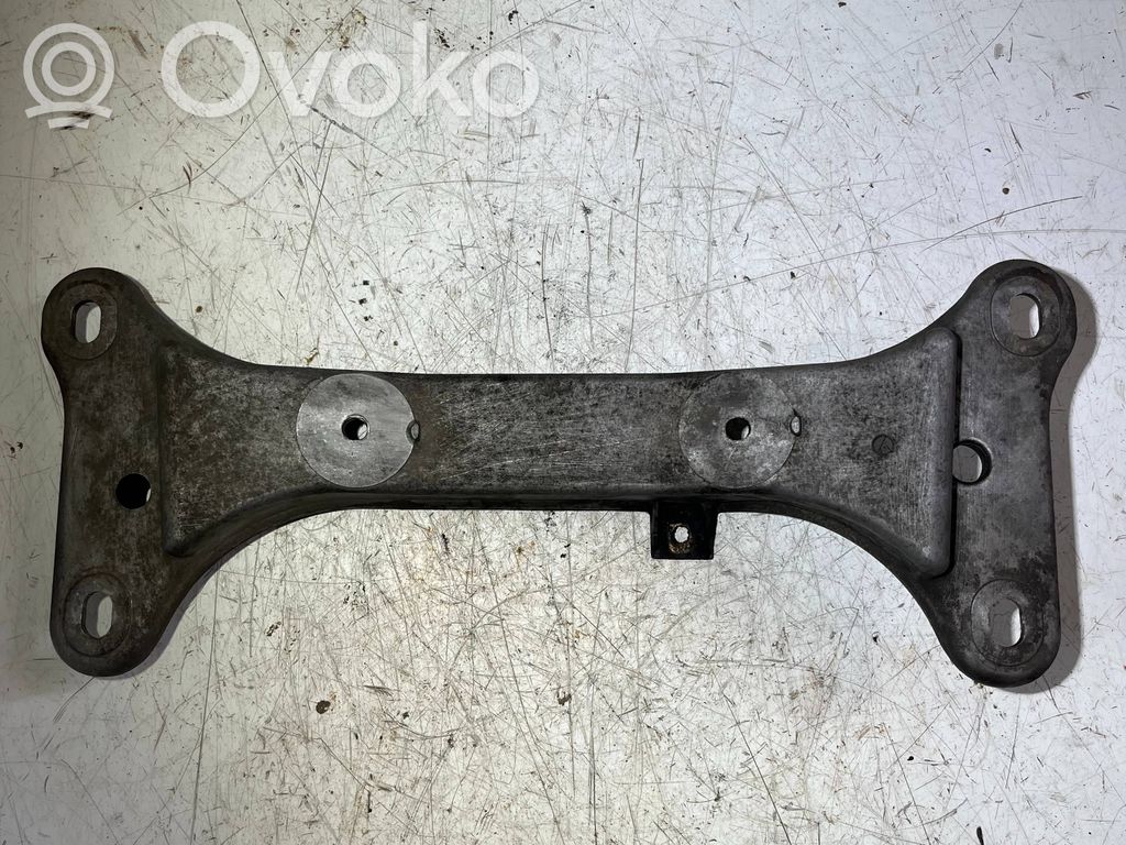 Gearbox mounting bracket   6778058