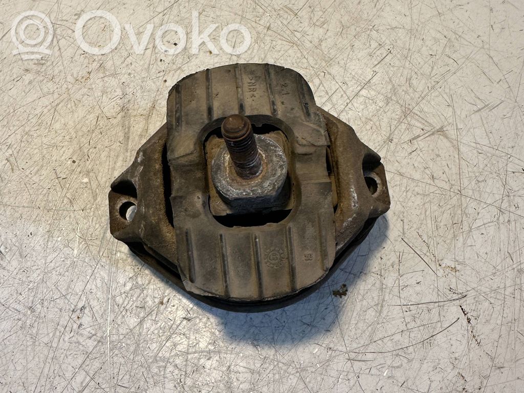 BMW 5 E60 E61 Engine mount bracket 