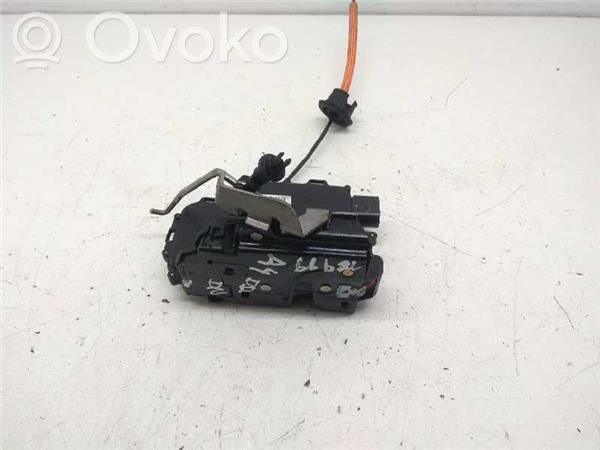 Audi A4 S4 B6 8E 8H Takaoven lukko 
