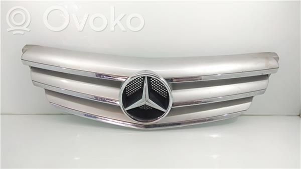 Mercedes-Benz B W245 Kratka wlotu powietrza na maskę 