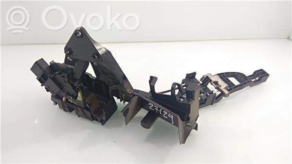 Ford Focus Zamek drzwi przednich 