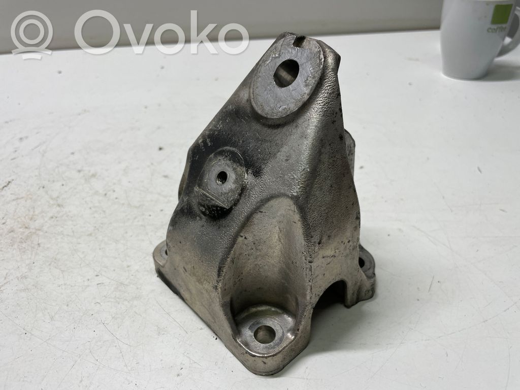 Volkswagen Phaeton Engine mounting bracket 