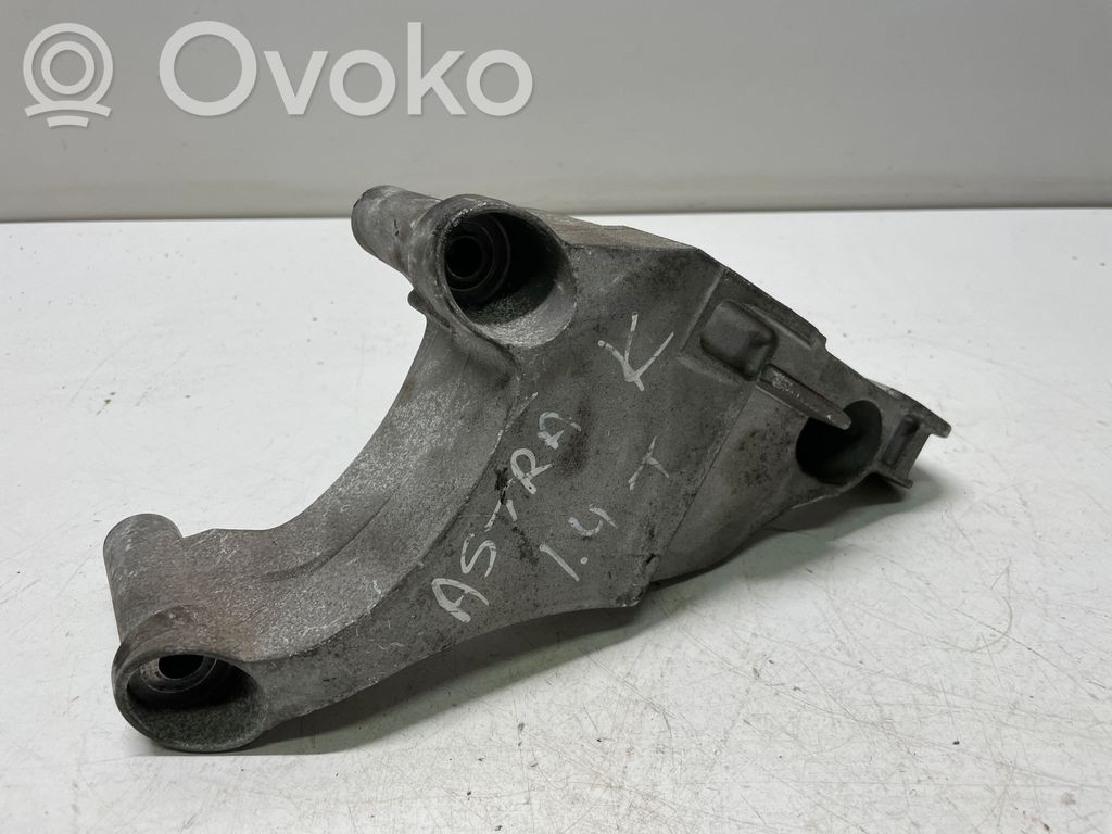 Opel Astra K Engine mounting bracket 