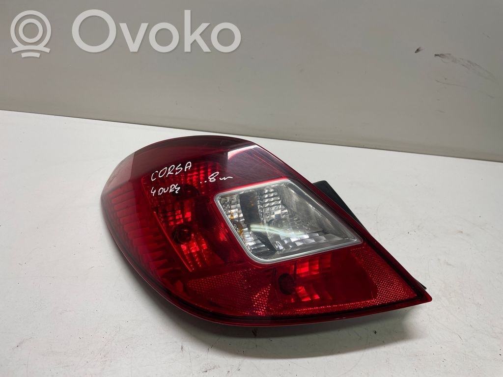 Opel Corsa D Aizmugurējais lukturis virsbūvē 