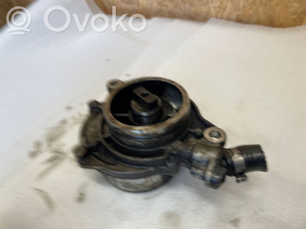 BMW 5 E60 E61 Vacuum pump 