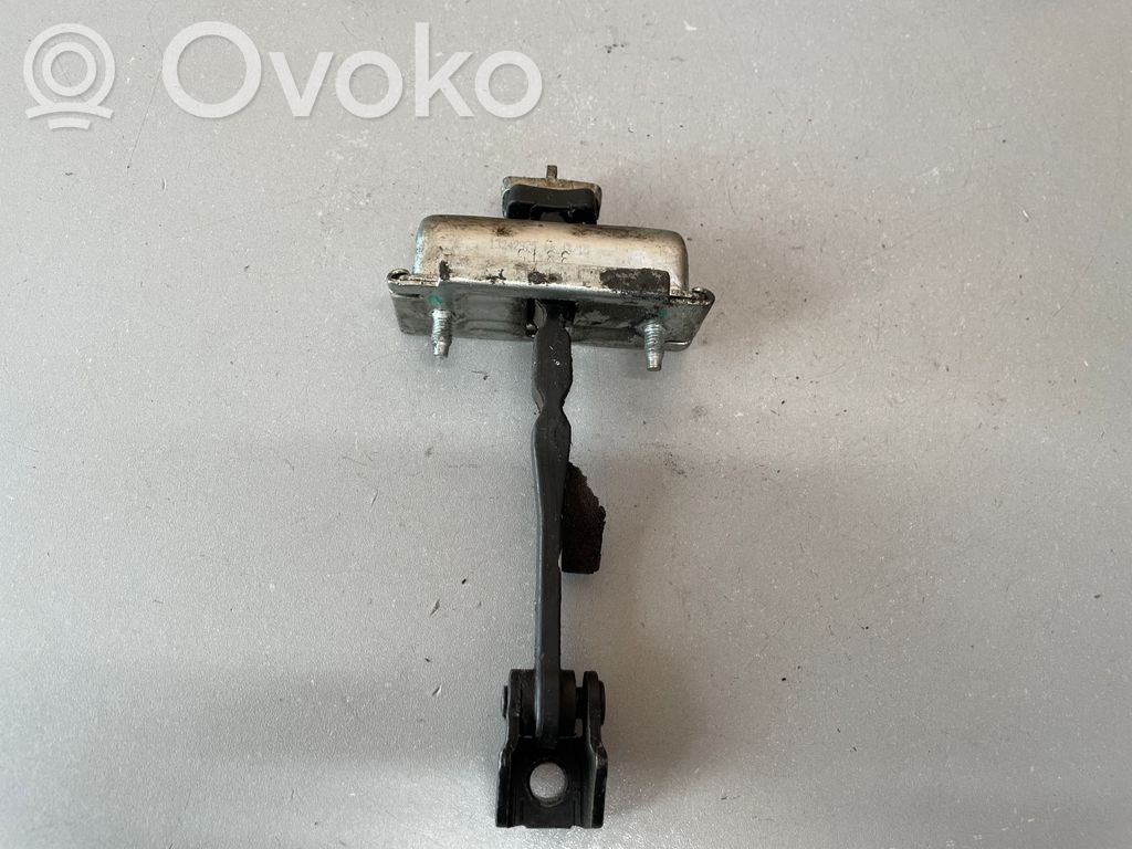 Opel Corsa E Etuoven pidätin 