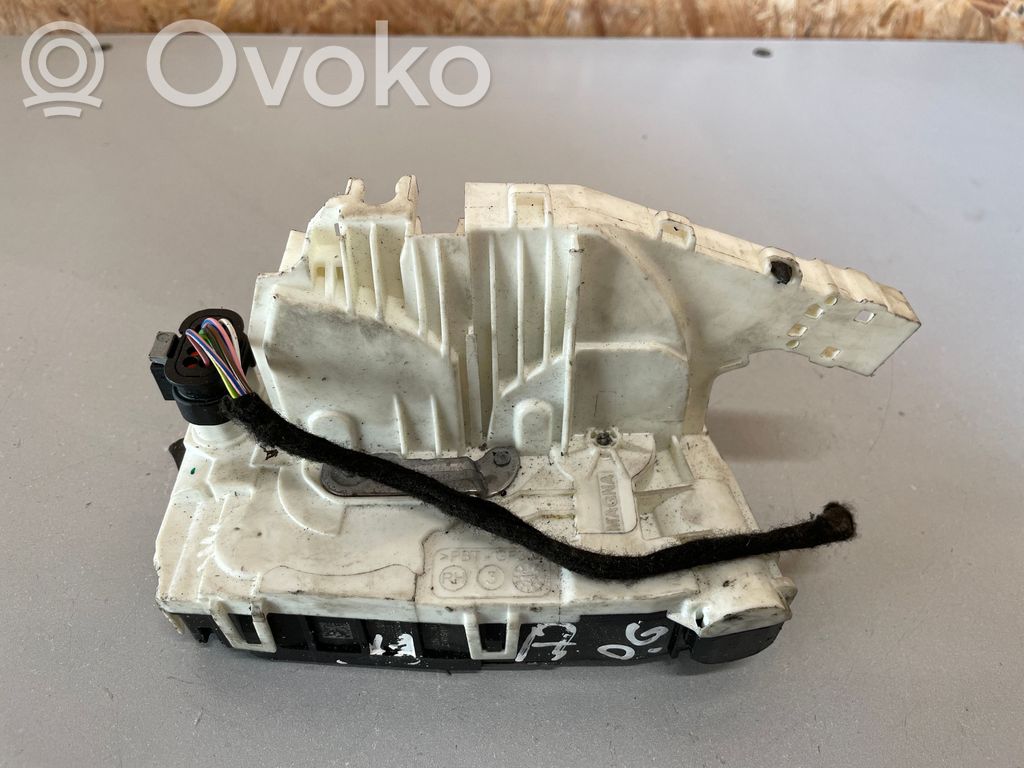 Mercedes-Benz A W176 Zamek drzwi tylnych 