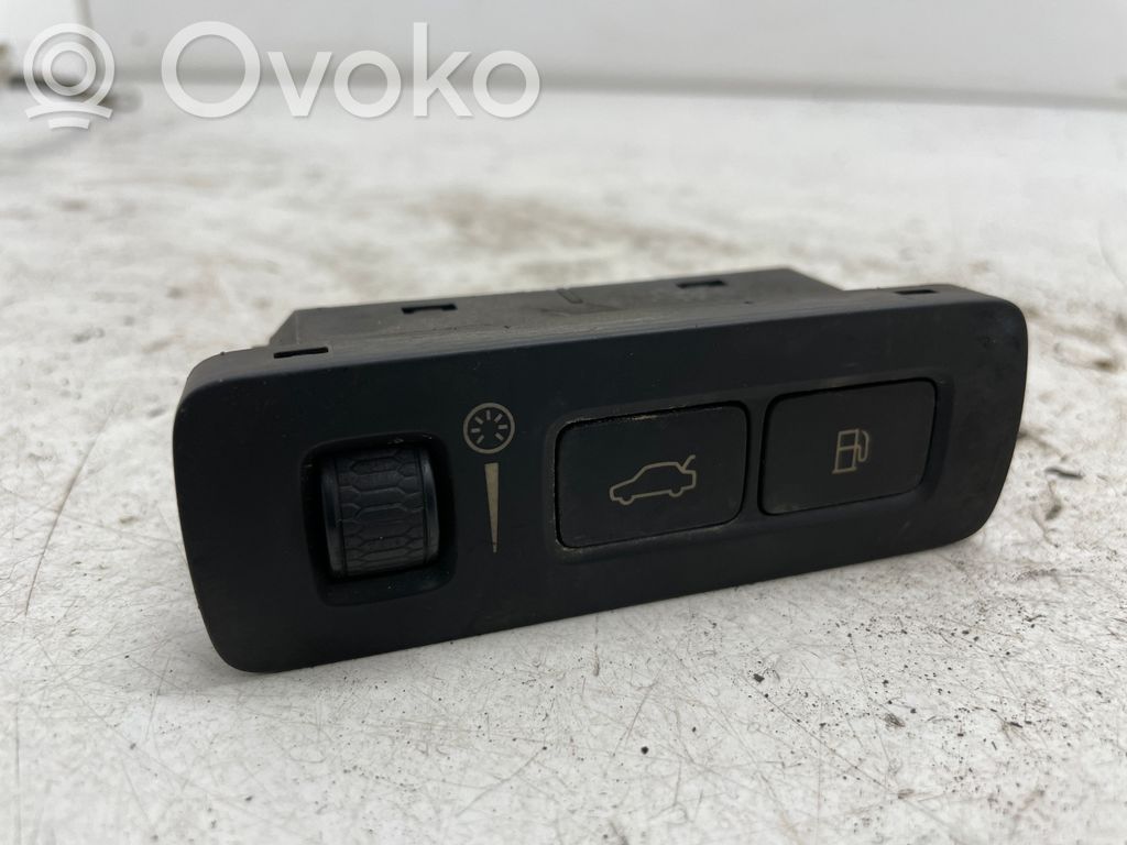 Volvo XC40 Tailgate opening switch 