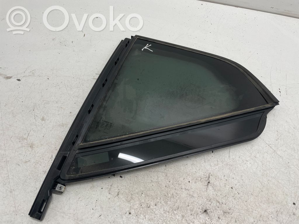 Volvo XC40 Ventanilla de ventilación de la puerta trasera 