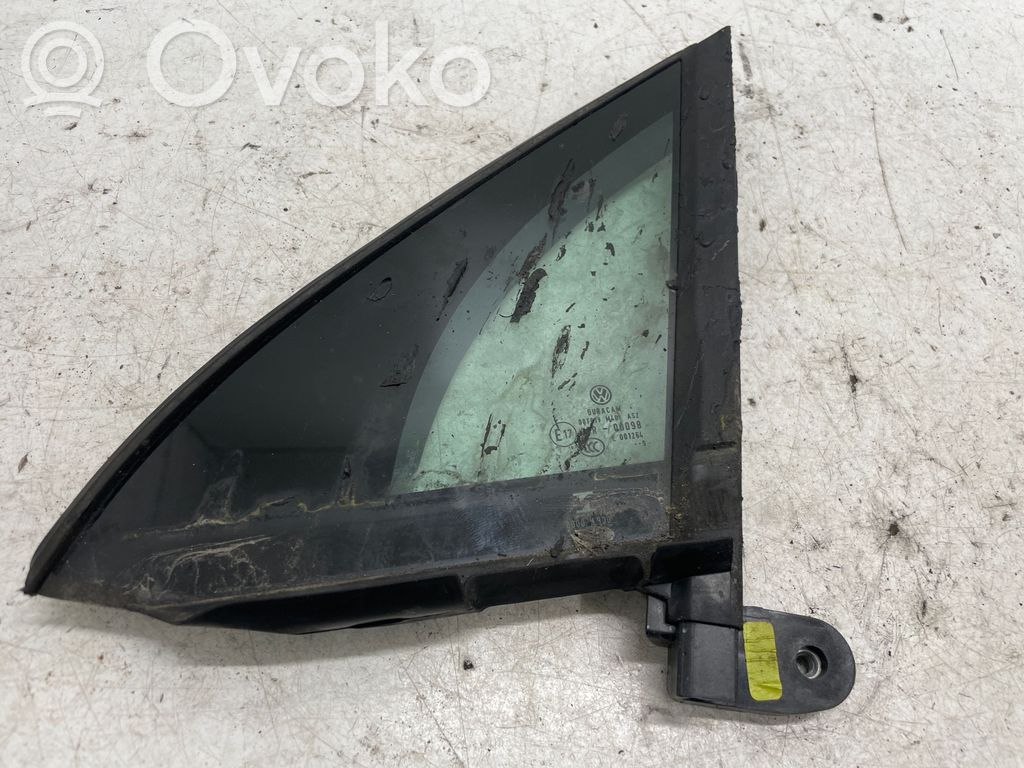 Volkswagen Tiguan Front door vent window glass four-door 