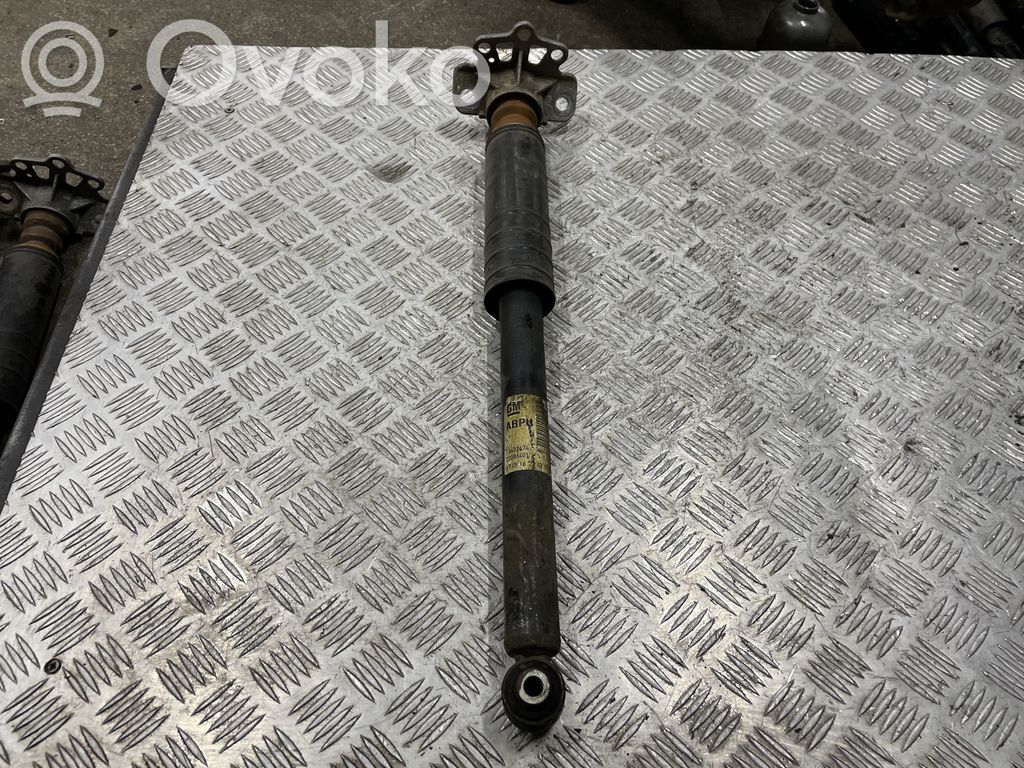 Opel Corsa E Takaiskunvaimennin 