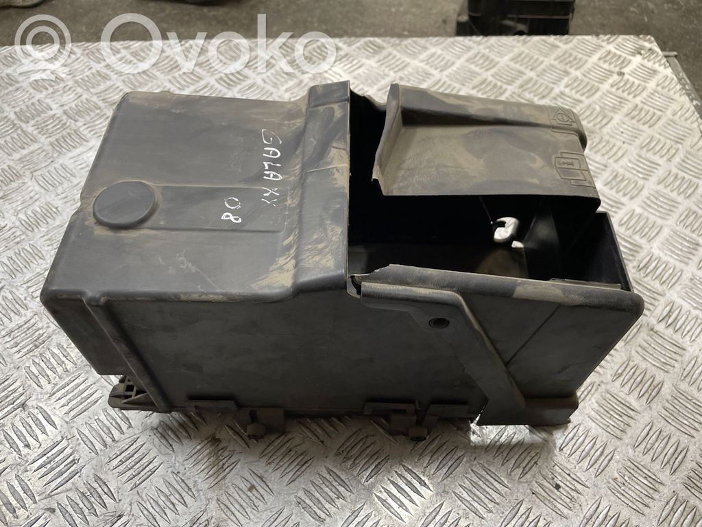 Ford Galaxy Akkulaatikon alusta 