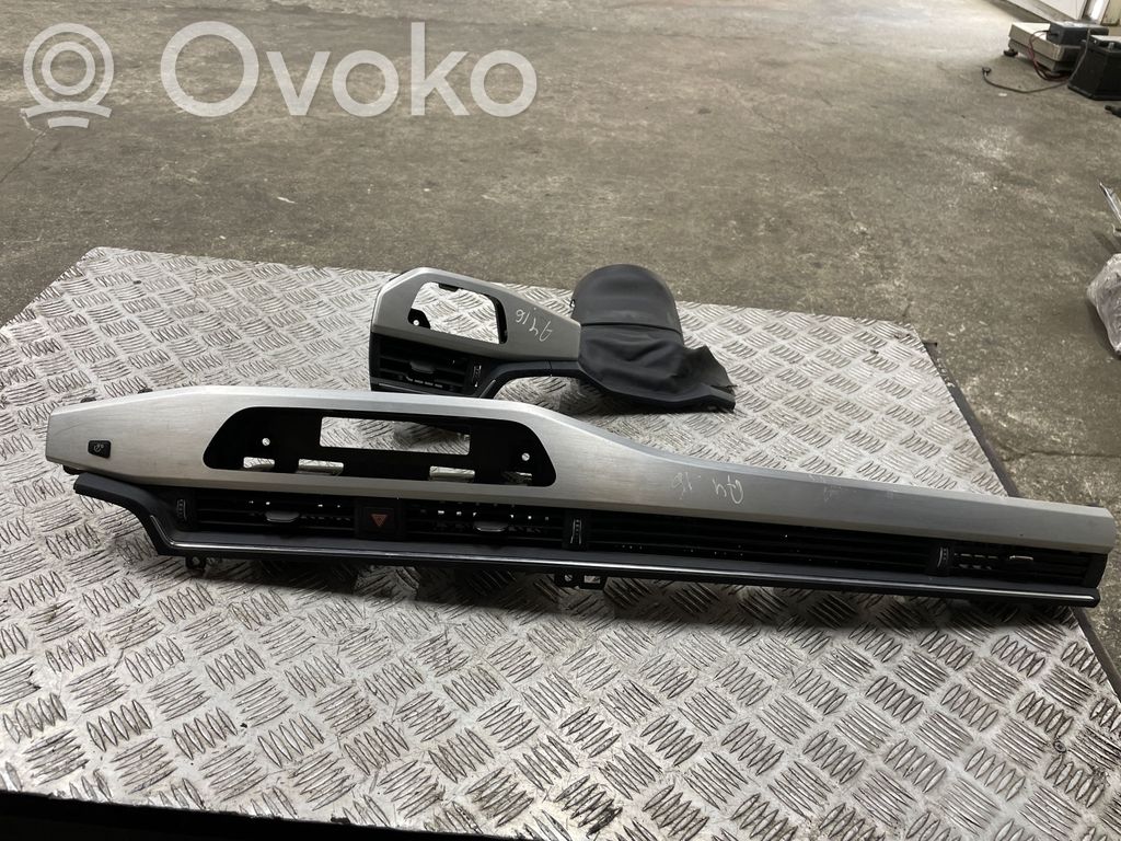 Audi A4 S4 B9 Centrinės oro grotelės 