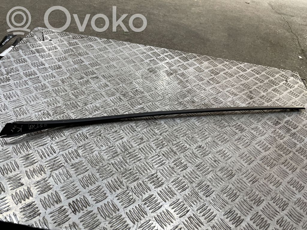 Opel Astra K Windshield trim 