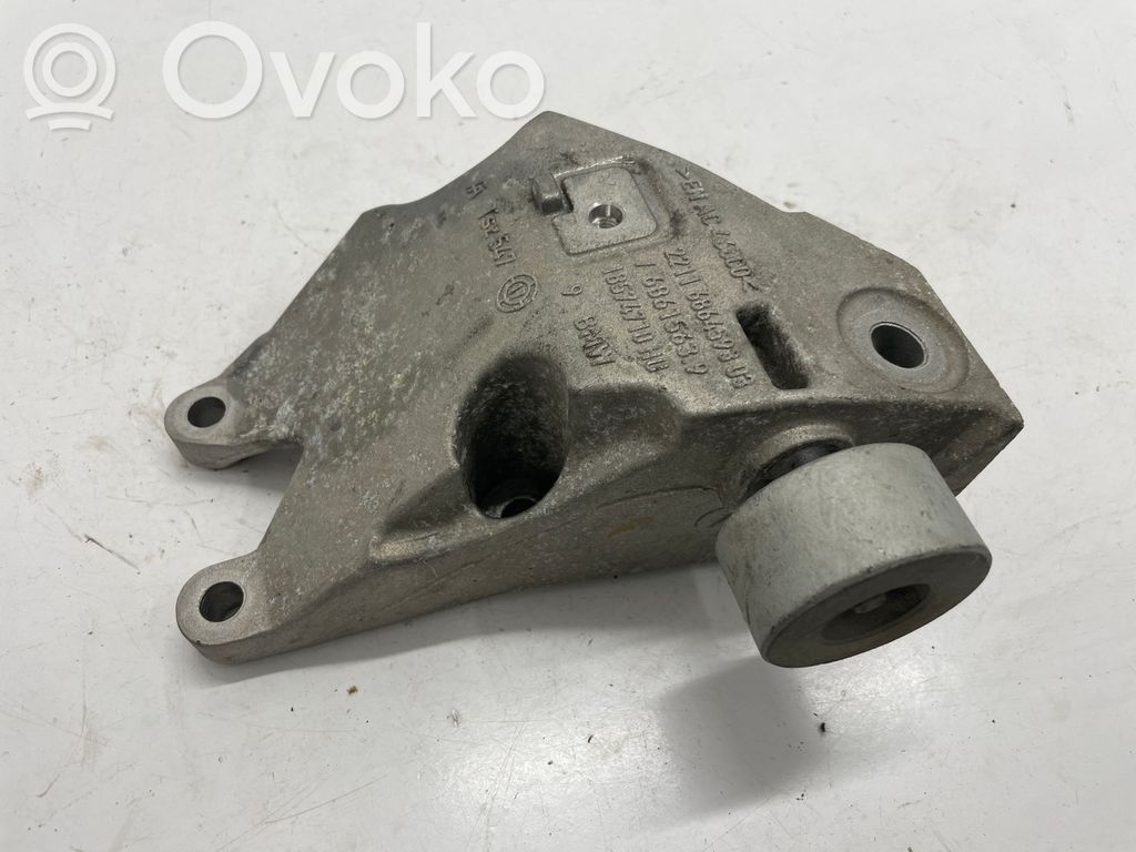 BMW 5 G30 G31 G38 Engine mounting bracket 