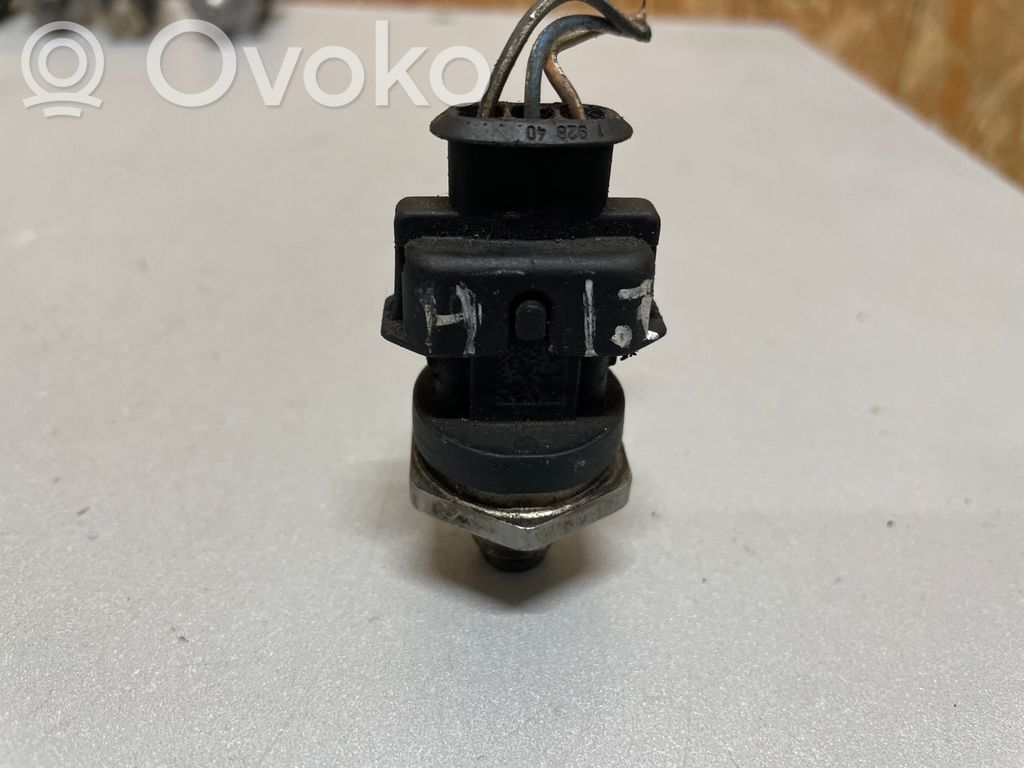 Opel Astra H Czujnik ciśnienia paliwa 