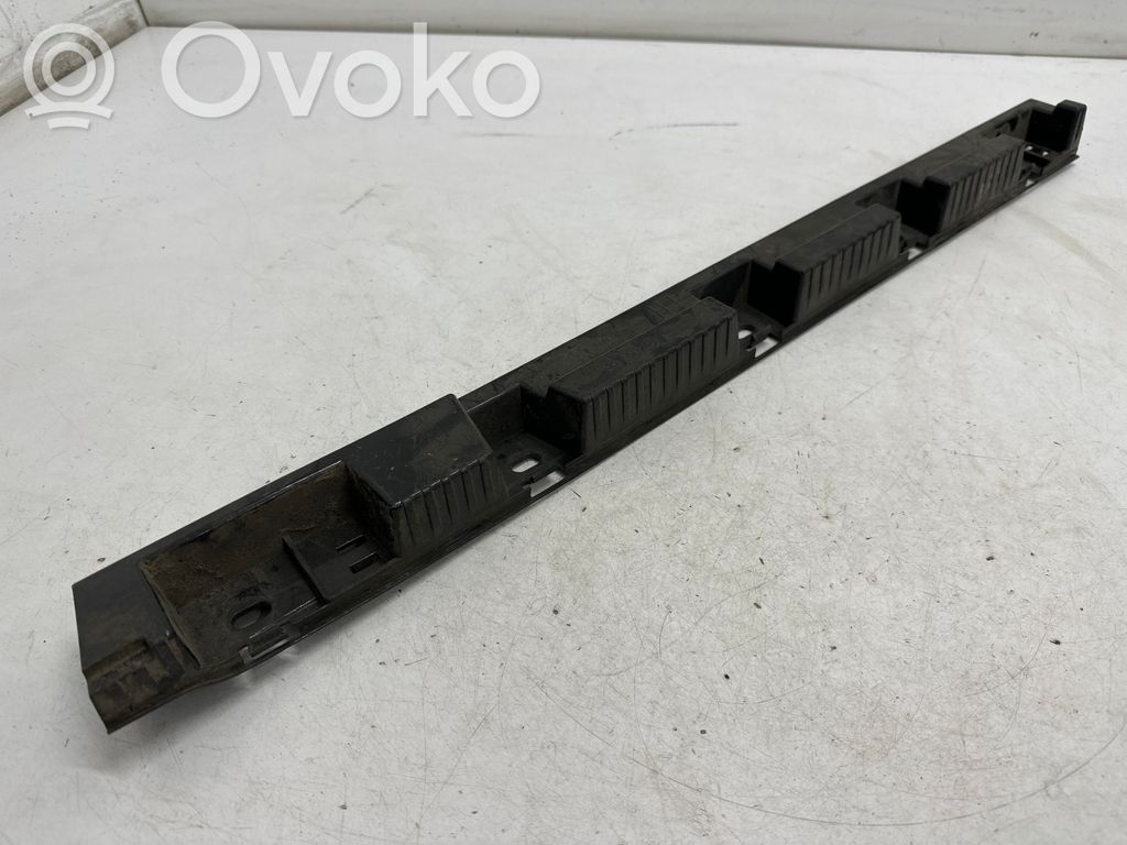 Sill supporting ledge   2991497