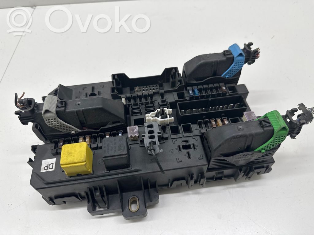 Opel Astra H Module de fusibles 