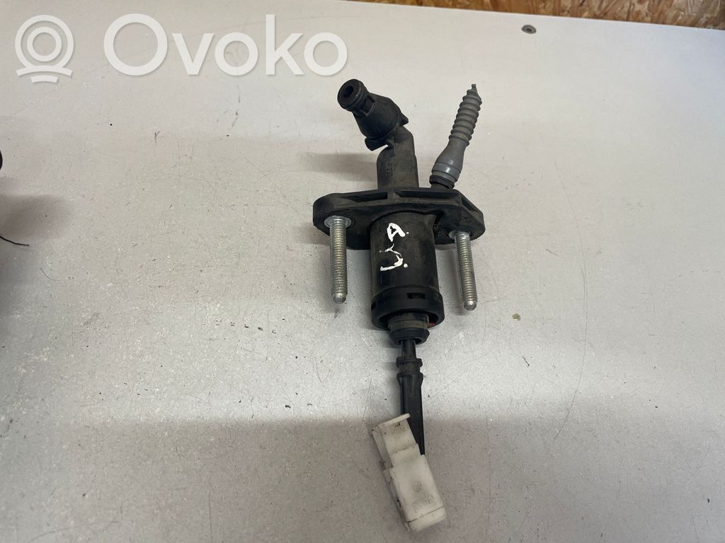 Opel Astra J Kytkimen apusylinteri 