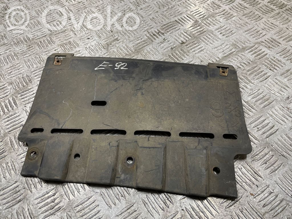 BMW 3 E92 E93 Kita dugno detalė 