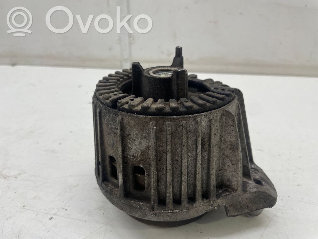 Mercedes-Benz C W204 Engine mount bracket 
