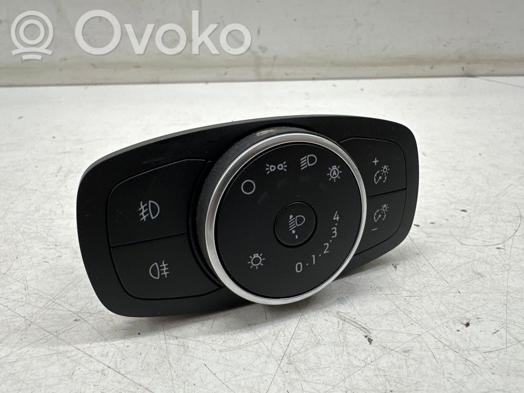 Light switch   H1BT13D061AE