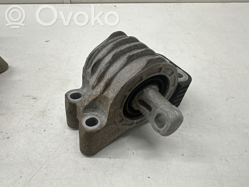 Engine mount bracket   8742123