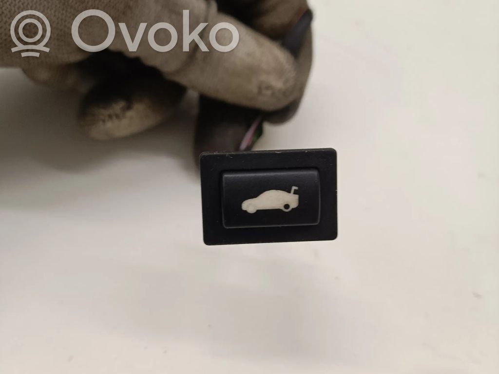 BMW 5 F10 F11 Tailgate/boot open switch button 