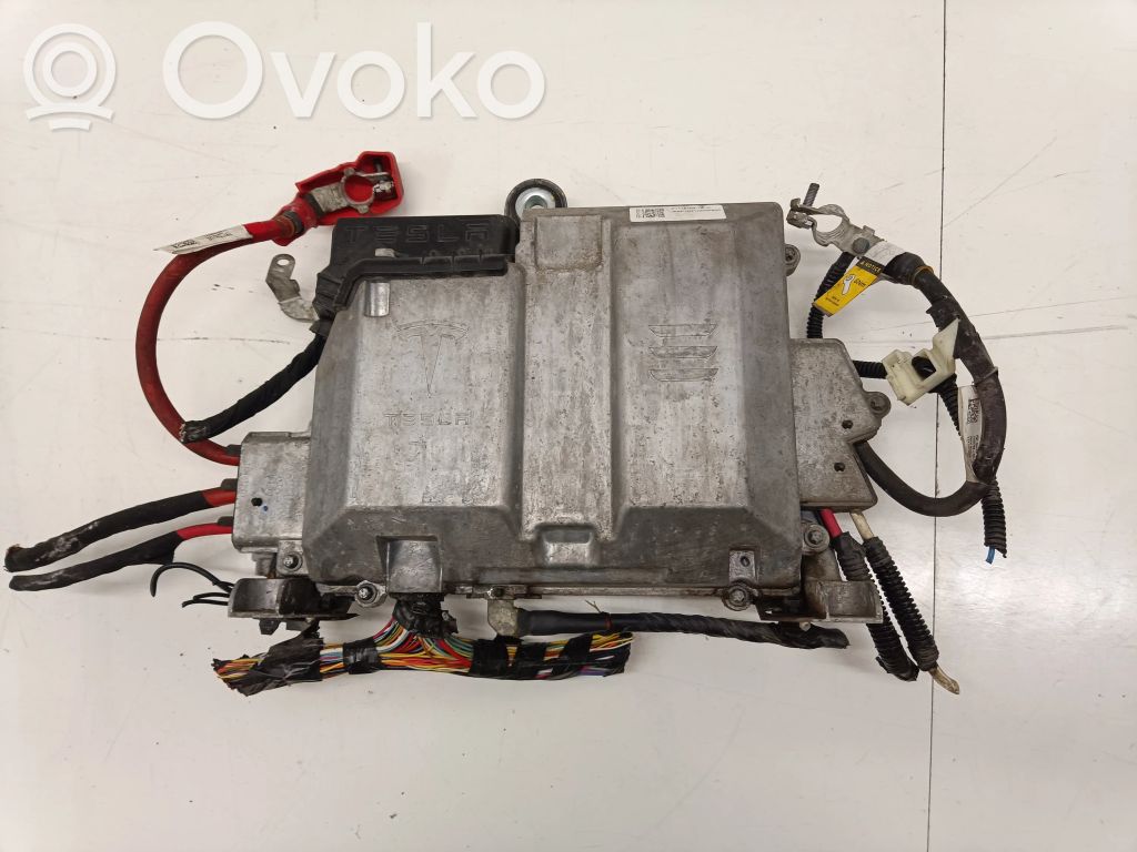Tesla Model 3 Inversor/convertidor de voltaje 