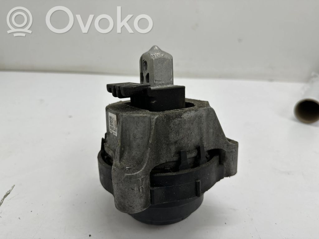 BMW 5 G30 G31 G38 Engine mount bracket 