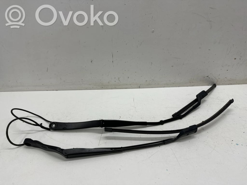 Tesla Model 3 Windshield/front glass wiper blade 