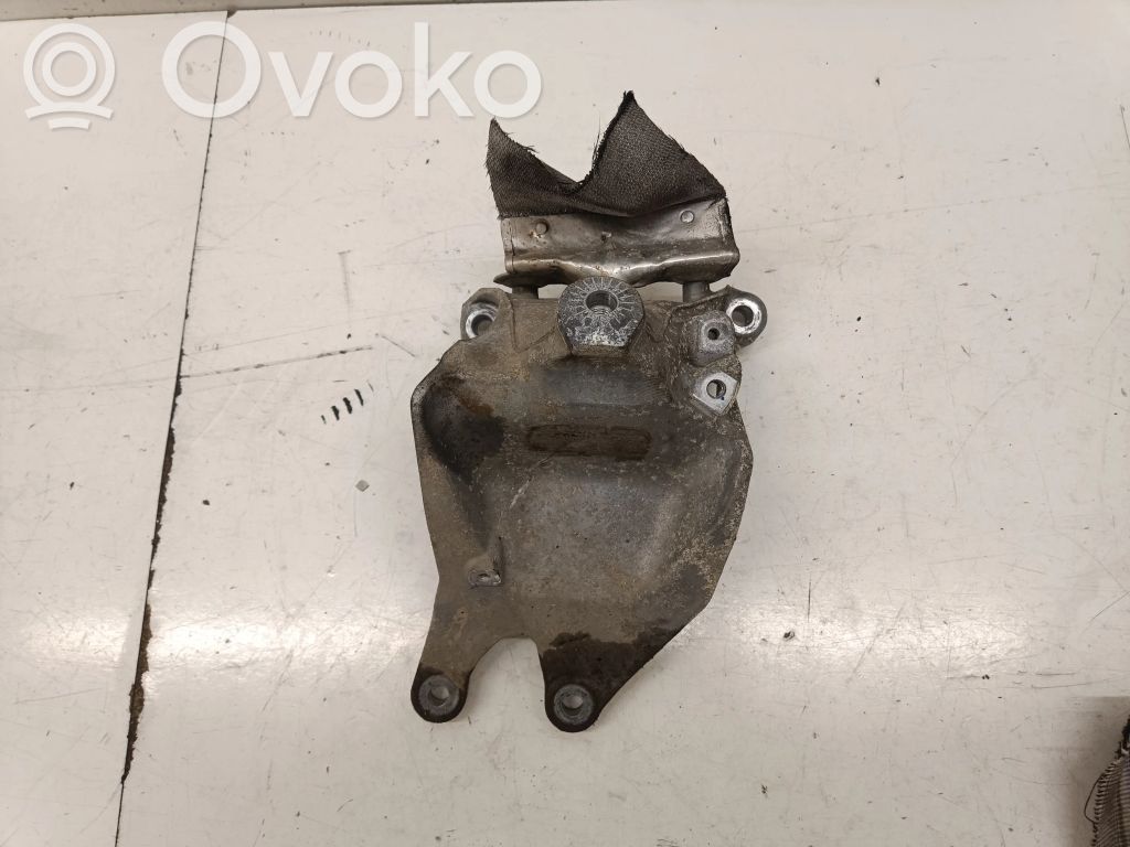 Audi A4 S4 B9 Engine mounting bracket 